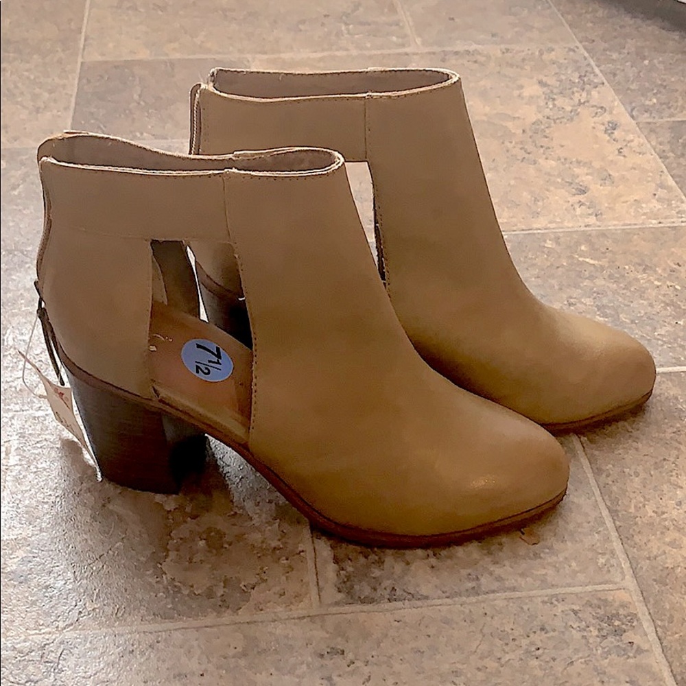 Never worn, tag still on Bc taupe booties